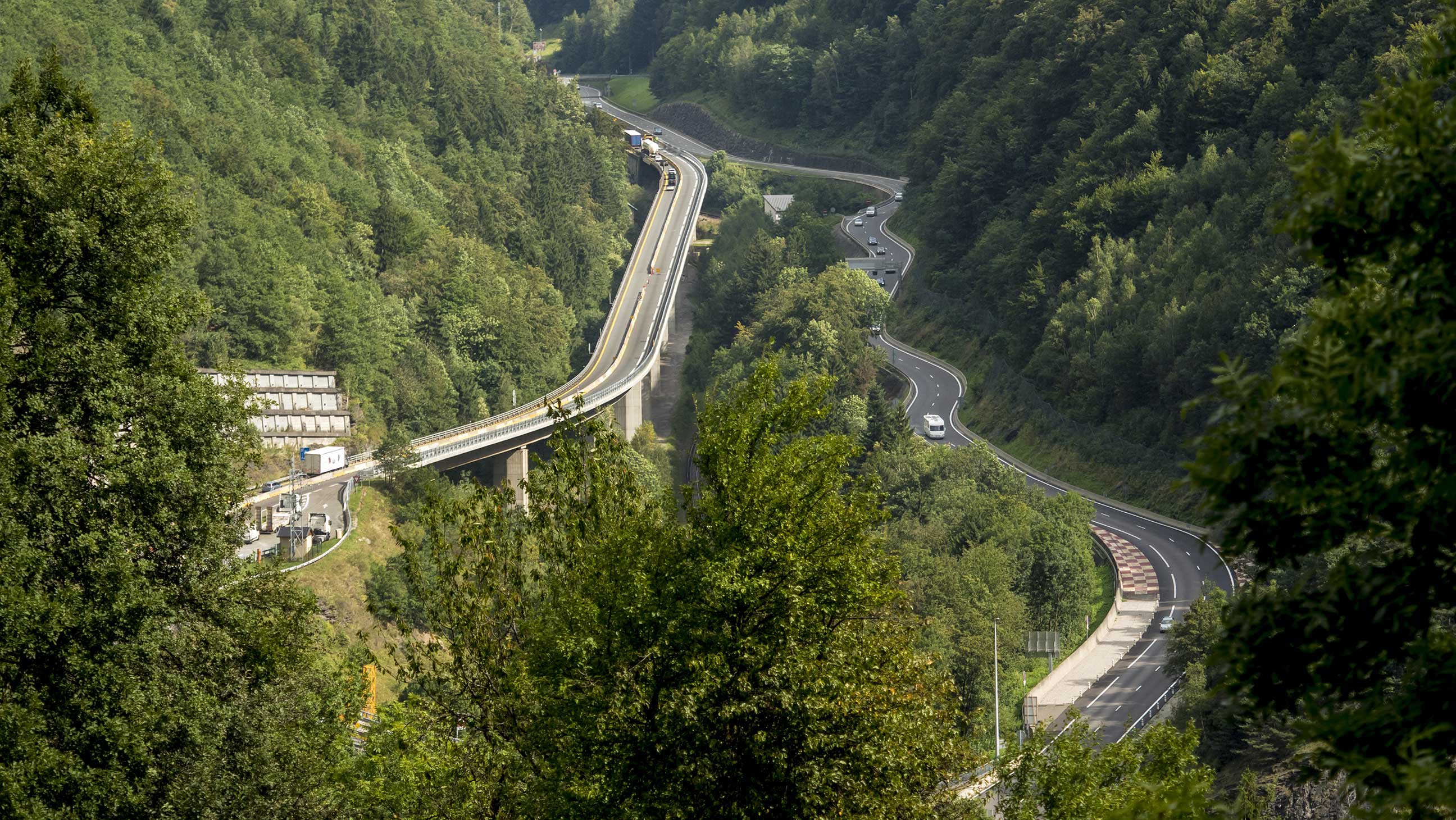 Peages Les Tarifs De L Autoroute Blanche A40 Inchanges En 2017 Pour Les Vehicules Legers Camping Cars Et Les Motos Diamant Alpin