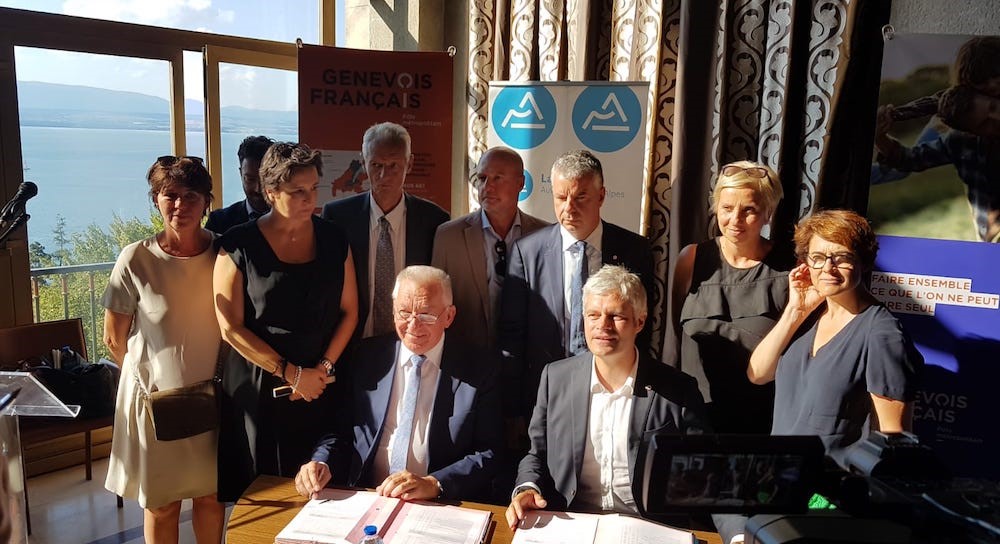 pôle-métropolitain-genevois-laurent-wauquiez-1 Jean Denais et Laurent Wauquiez, lors de la signature de l’avenant à la convention de coopération métropolitaine du Genevois français, lundi 16 juillet 2018 en mairie de Thononles- Bains.